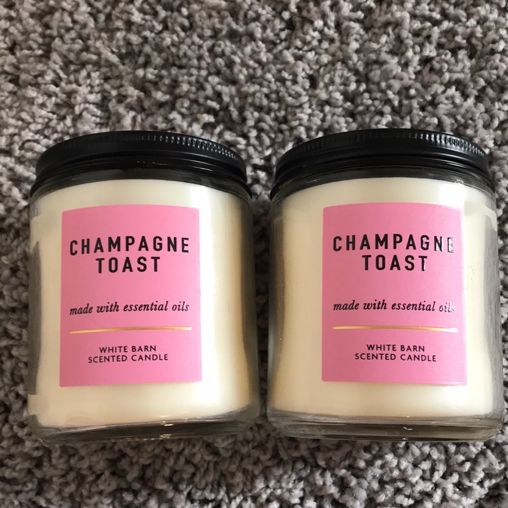 Brandnew one wick candle bath and body(2 PCS)